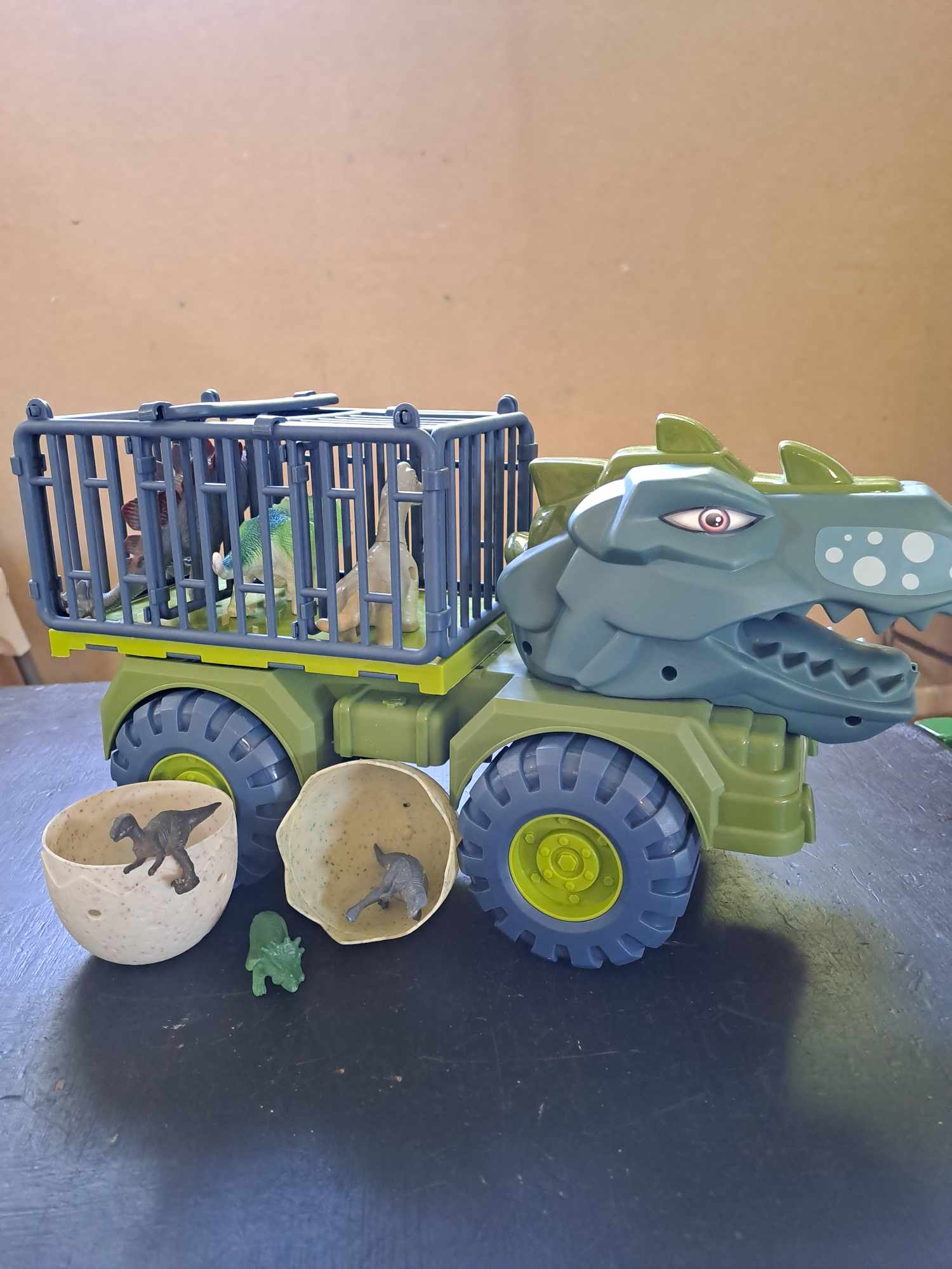 Dinosaur Carrier Truck 