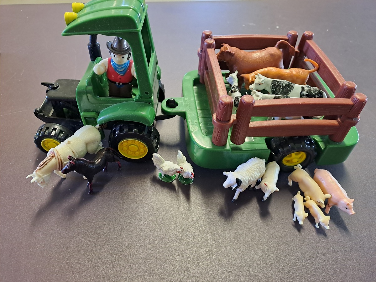 John Deer Tractor Trailer and Farm Animals